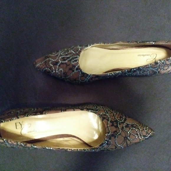 EY Couture size (7W) low heels - Picture 2 of 6